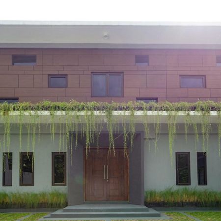 Reddoorz Plus Near Jiexpo Kemayoran Jakarta Exterior foto