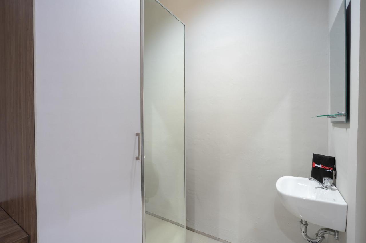 Reddoorz Plus Near Jiexpo Kemayoran Jakarta Exterior foto