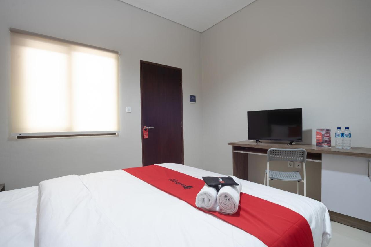 Reddoorz Plus Near Jiexpo Kemayoran Jakarta Exterior foto